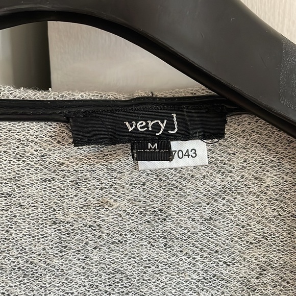 Very J long sleeve - Picture 2 of 3